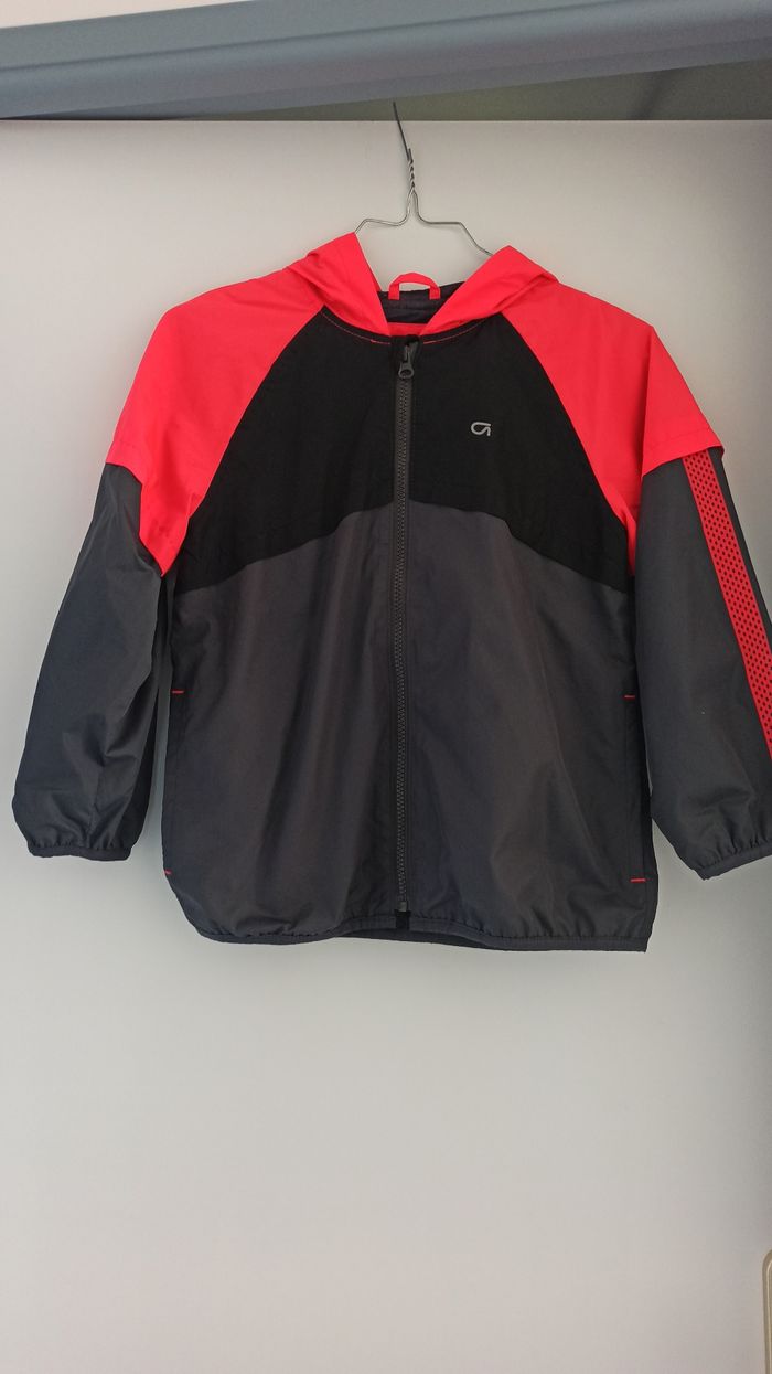 Veste de sport taille 6-7 ans