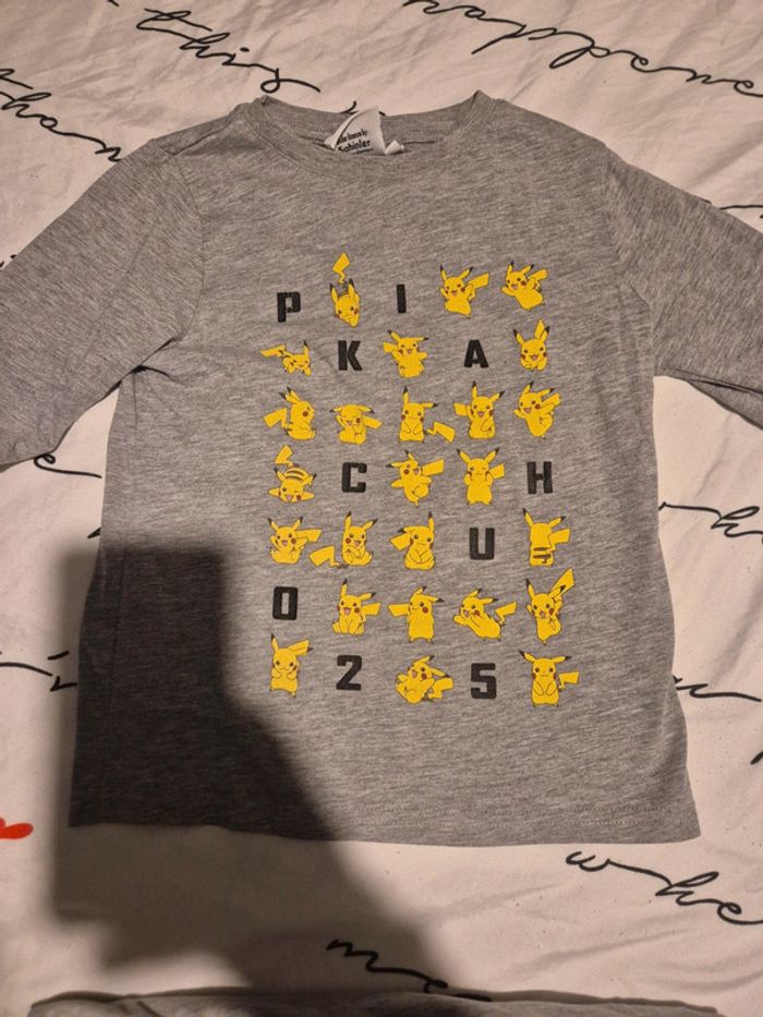 Lot t shirt manches longues pikachu 5 ans - photo numéro 3