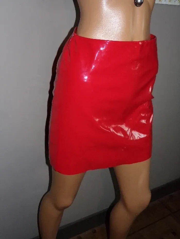 Jupe rouge - photo numéro 2