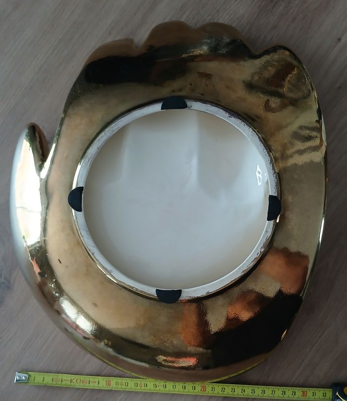 Main géante en faïence mordorée - photo numéro 2