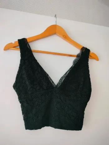 Top court dentelle noire Bershka