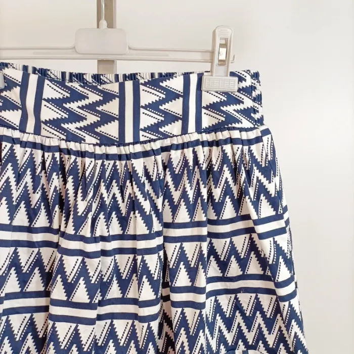 Jupe Patineuse ample blanc imprimé bleu motifs géométriques – Jennyfer – taille L - photo numéro 2