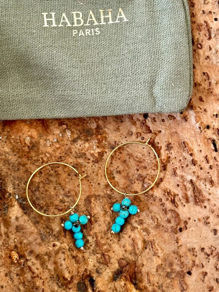 Boucles d’oreilles fines créoles acier inoxydable or croix perles véritables turquoise habaha Paris - photo numéro 2