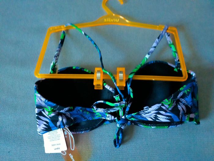 Haut de bikini fleuri – Undiz – Taille M - 5 exemplaires - photo numéro 2