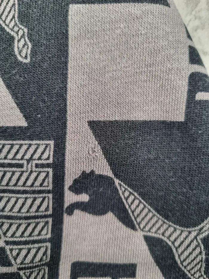 Pull à capuche Puma gris et noir – Taille 12 ans (mesures en photos) - photo numéro 7