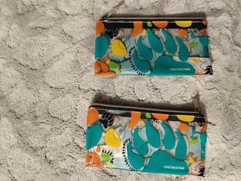 2 trousses plastiques colorées fermeture éclair neuves état excellent