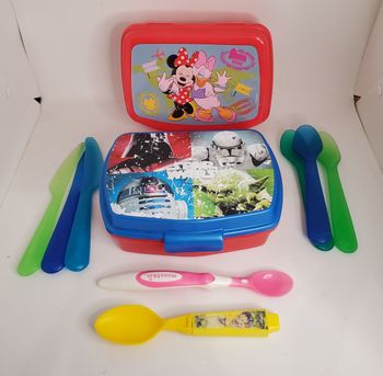 Lot boîtes à goûter et couverts Disney 