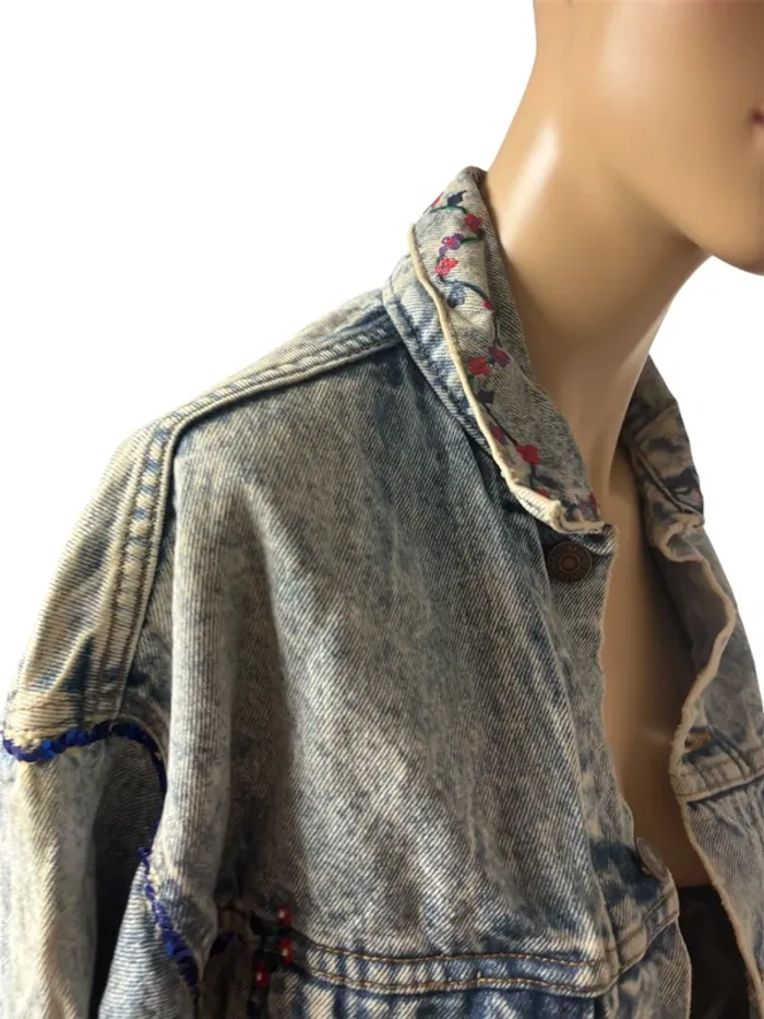 Veste Levi’s Trucker S - Vintage Customisée, Broderies et Sequins - photo numéro 6
