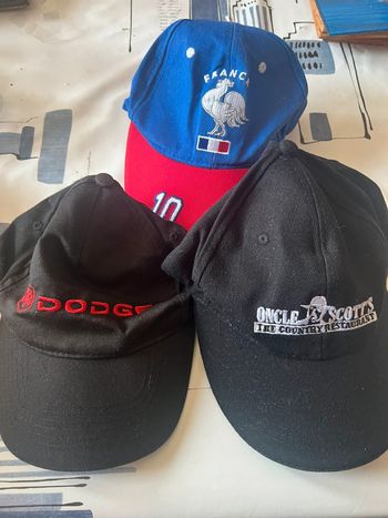 Lot de 3 casquettes publicité très bon état