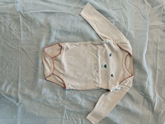 Lot de bodies 6 mois - photo numéro 3