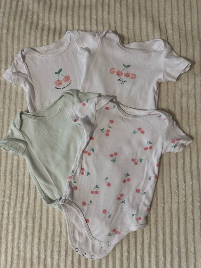 Lot de Bodies cerises - manches longues- blanc, rose - In Extenso - 6 mois - excellent état