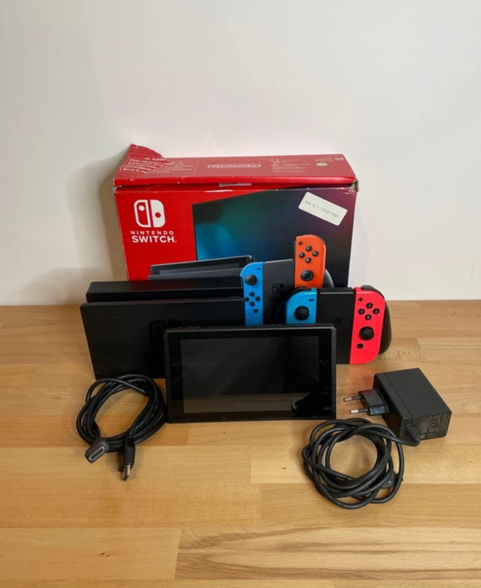 Nintendo Switch 32 Go console - photo numéro 2