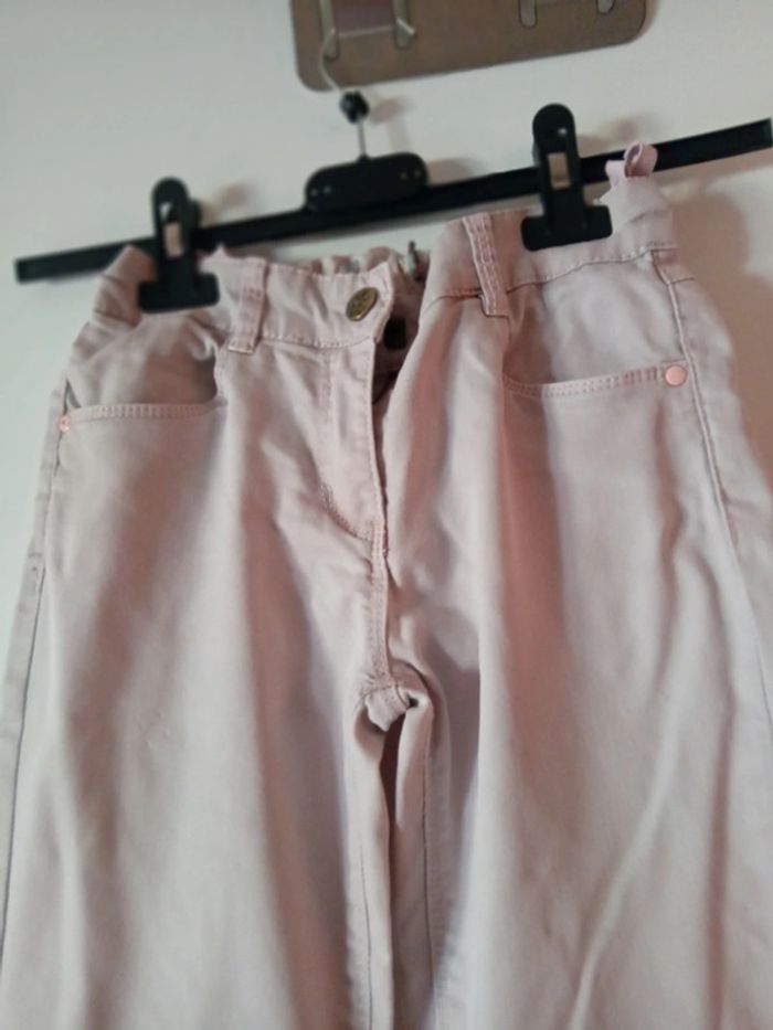Joli pantalon rose pâle.  10 ans - photo numéro 2