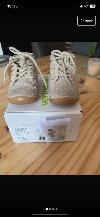 Chaussures bottines beiges et dorées fille 19