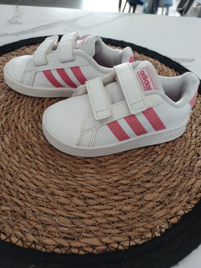 Baskets Adidas blanches et roses