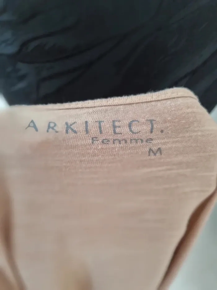 Top / t-shirt beige camel avec tigre en strass or et argent. Femme. Taille M. Arkitect. - photo numéro 4