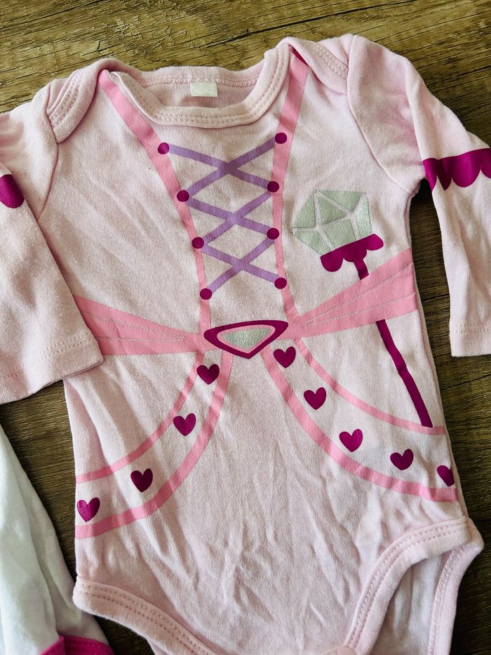 Lot de 2 bodies princesse 👑 3 mois - photo numéro 3