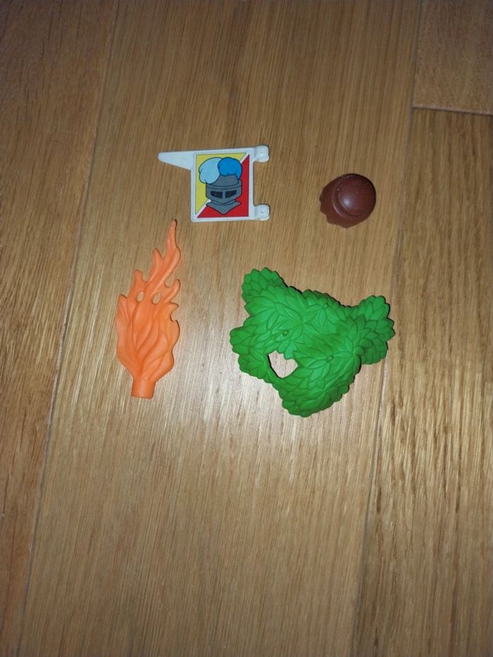 Lot divers anciens accessoires Playmobil - photo numéro 2