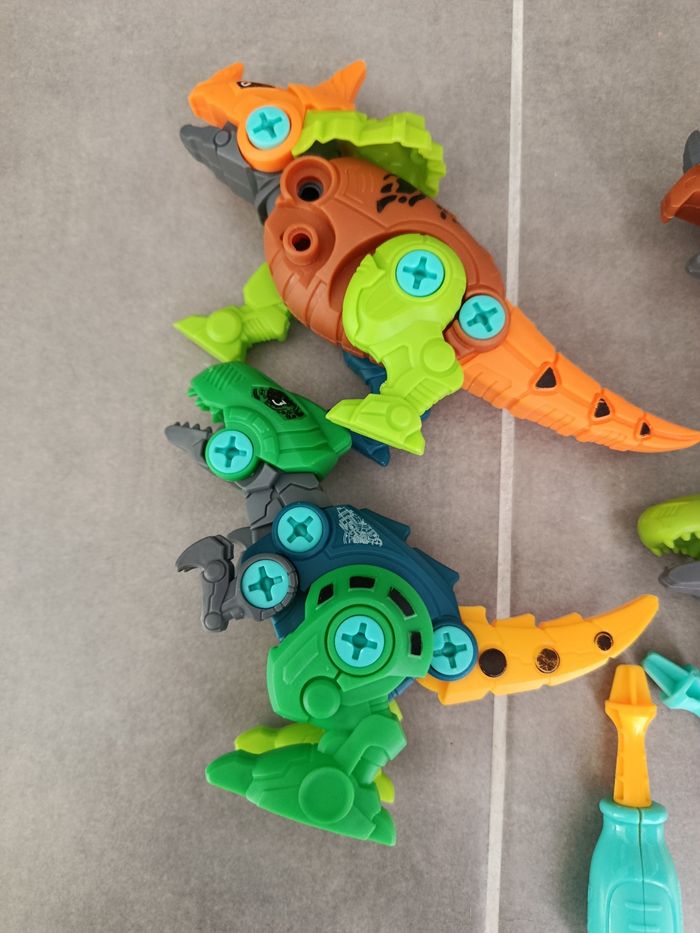Dinosaure de construction - photo numéro 4