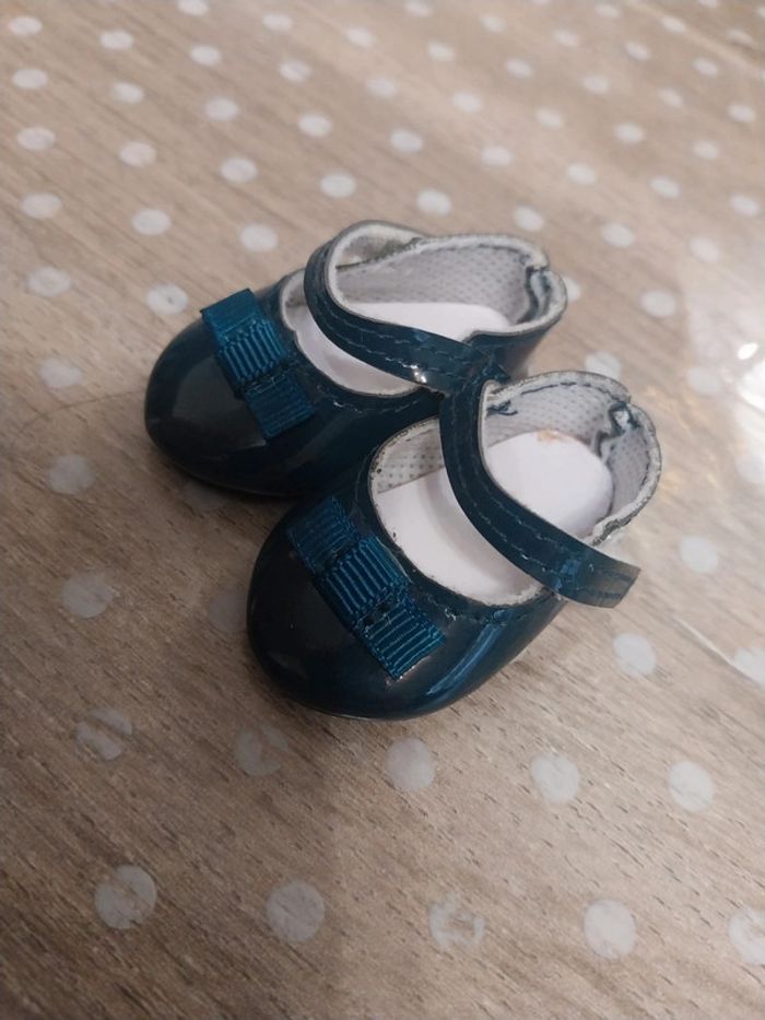 Chaussures vernis poupée 36 cm