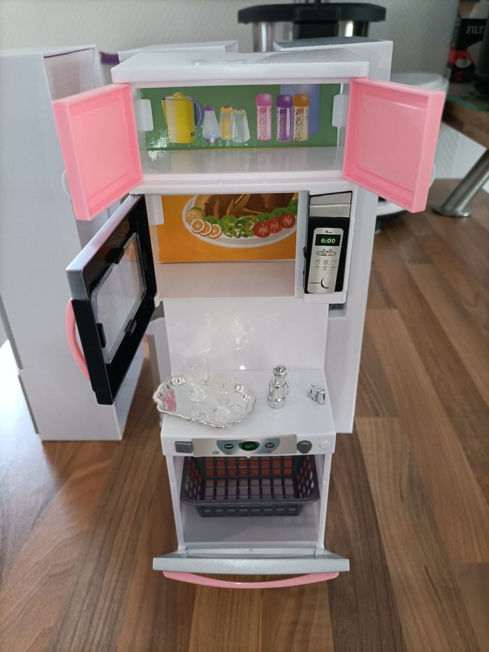 Cuisine barbies 4 meubles avec électroménager+ vaisselle couleur argent - photo numéro 8