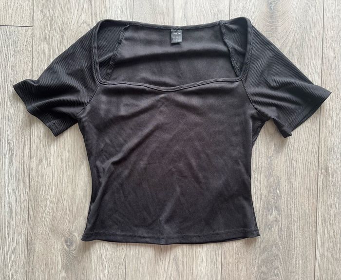 T-shirt col carré