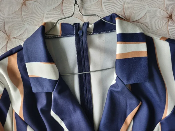 Combinaison short simili jupe bleu marine Femme Shein Taille M très bon état - photo numéro 2
