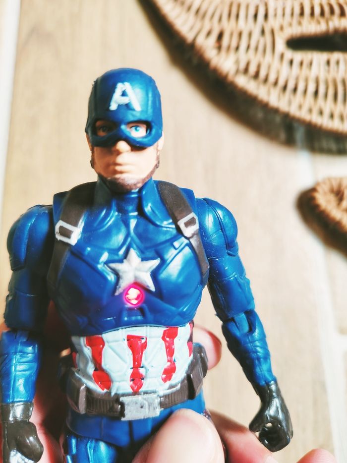 💫Figurine Captain America lumineuse Avengers Marvel marque Hasbro - photo numéro 3