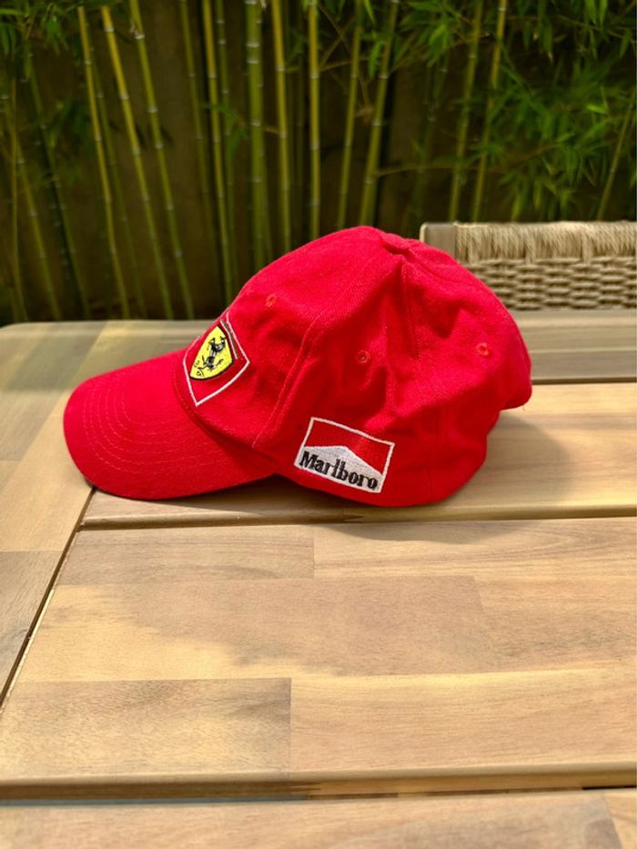 Casquette Ferrari x Marlboro - photo numéro 3