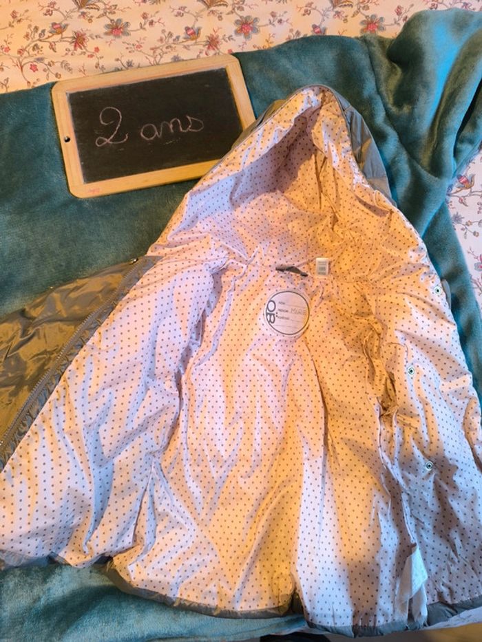 Manteau mi-saison taille 2 ans en très bon état - photo numéro 2
