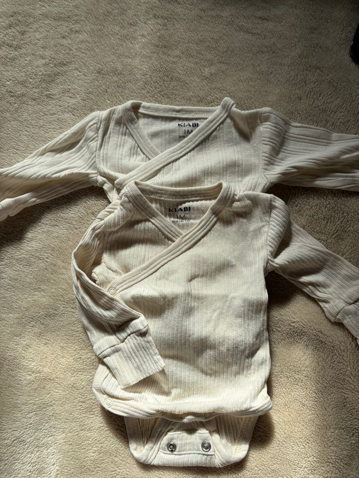 Lot de 4 bodys - photo numéro 2