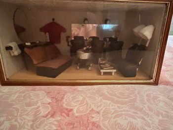 Vitrine miniature coiffeur rétro