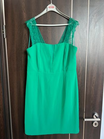 Robe verte détail dentelle