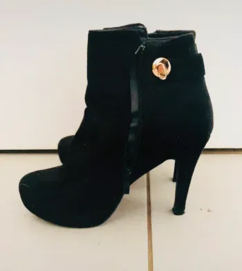 Bottine noir à talon