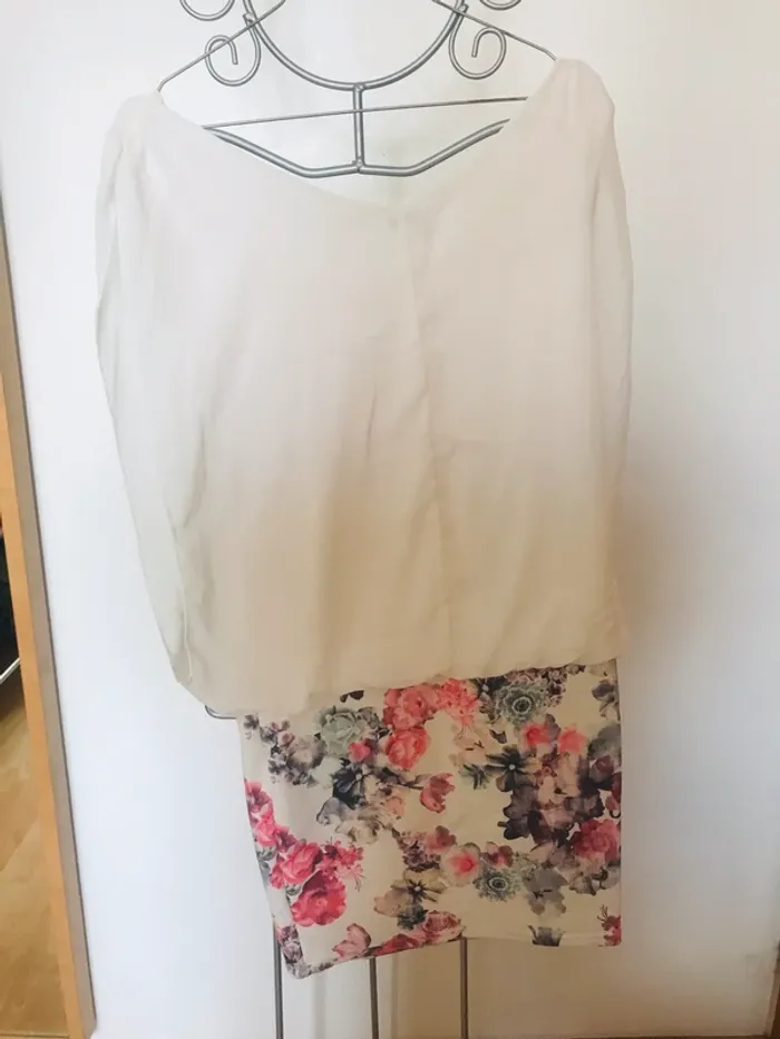 Robe blanche et motif fleur - photo numéro 2