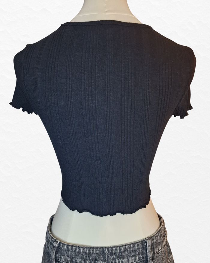 T-shirt crop top Asos Design – Taille 36 petite – Noir – État : Très bon - photo numéro 5