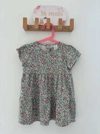Robe d’été fleurie H&M fille 98 cm – Légère et pétillante