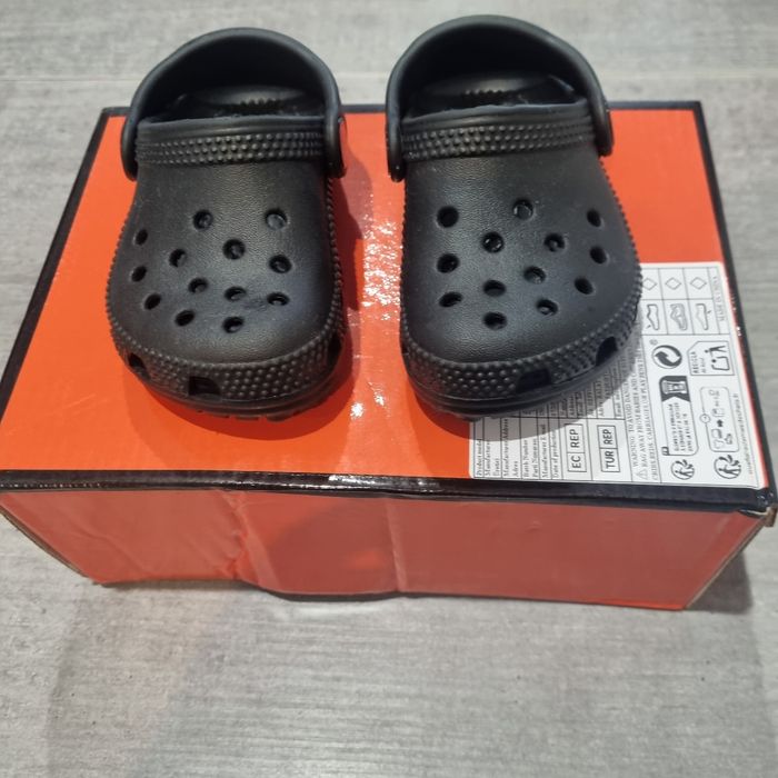 Crocs bébé taille 21-22 - photo numéro 4