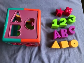 Cube de tri / cube d’activité / cube bébé / cube formes