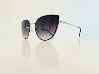 Lunette de soleil femme cats argentée et noire verres dégradés uvprotection catégorie 3