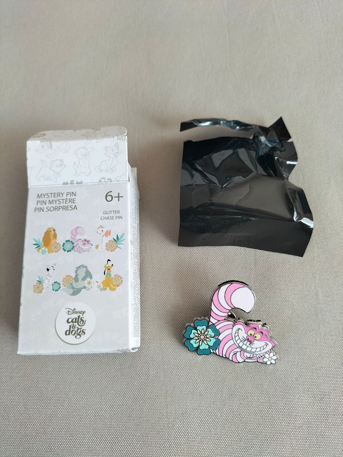 🩷 Pin's mystère le Chat de Cheshire - Alice aux pays des merveilles - Disney - Neuf 🩷