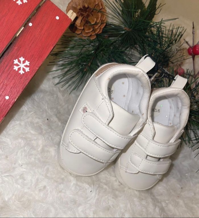 Baskets fille Kiabi 9-12 mois – Neuves avec étiquette – Fermeture à scratch - photo numéro 2