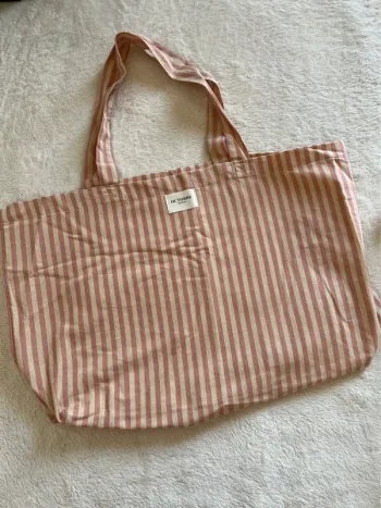 Cabas tote bag octobre éditions rose
