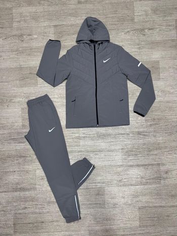 Ensemble, Nike moo