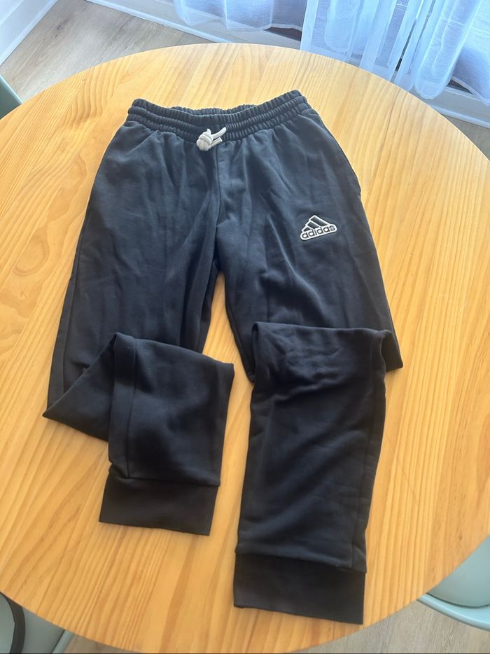 Jogging Adidas taille XL noir et blanc