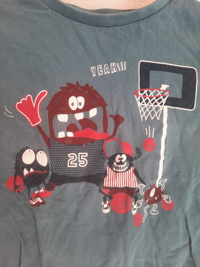 Teashirt monstre basketteur