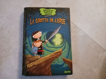 livre Araminta Spookie La grotte de l'épée