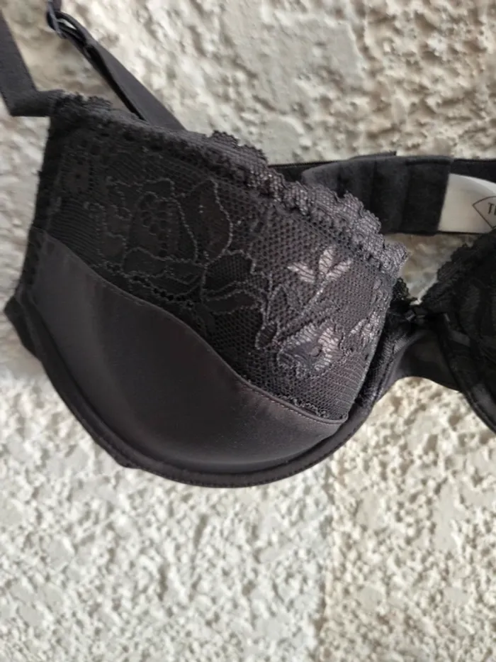 Soutien gorge rembourré neuf noir T 90 - photo numéro 3