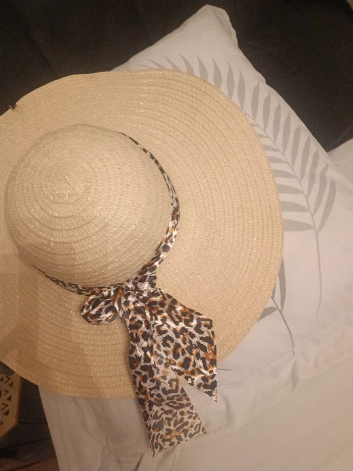 Grand chapeau femme - photo numéro 3