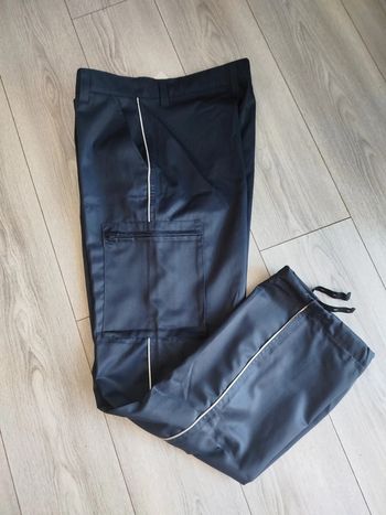 Pantalon homme d'ambulancier neuf taille 48